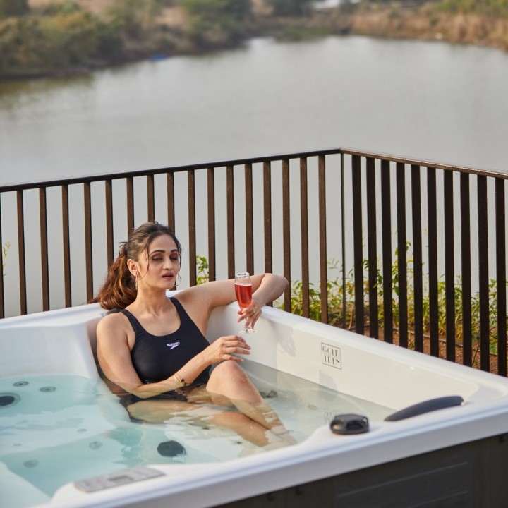 Maharaja Suite 2 - Lakeside Maharaja Suite - Grape County Eco Resort & Villas - Resort in Nashik