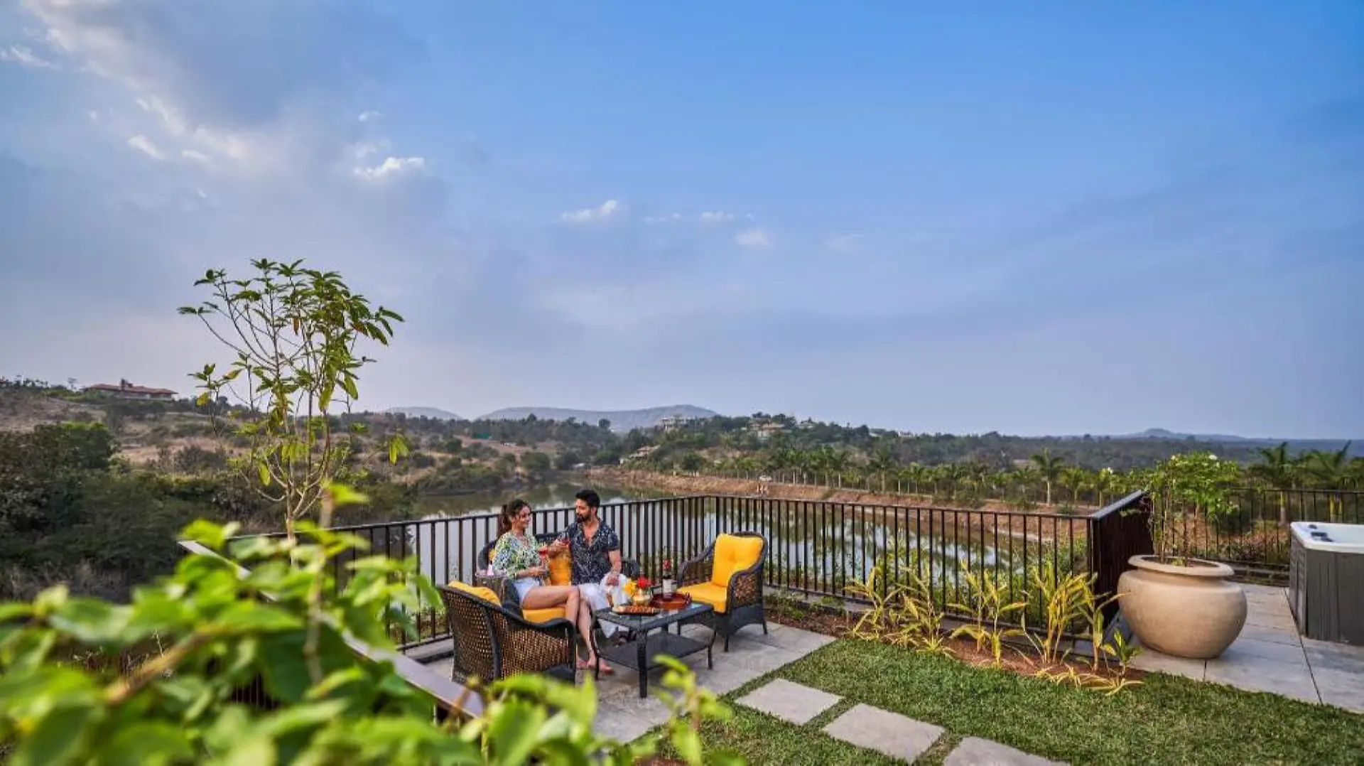 Maharaja Suite 10 - Lakeside Maharaja Suite - Grape County Eco Resort & Villas - Resort in Nashik
