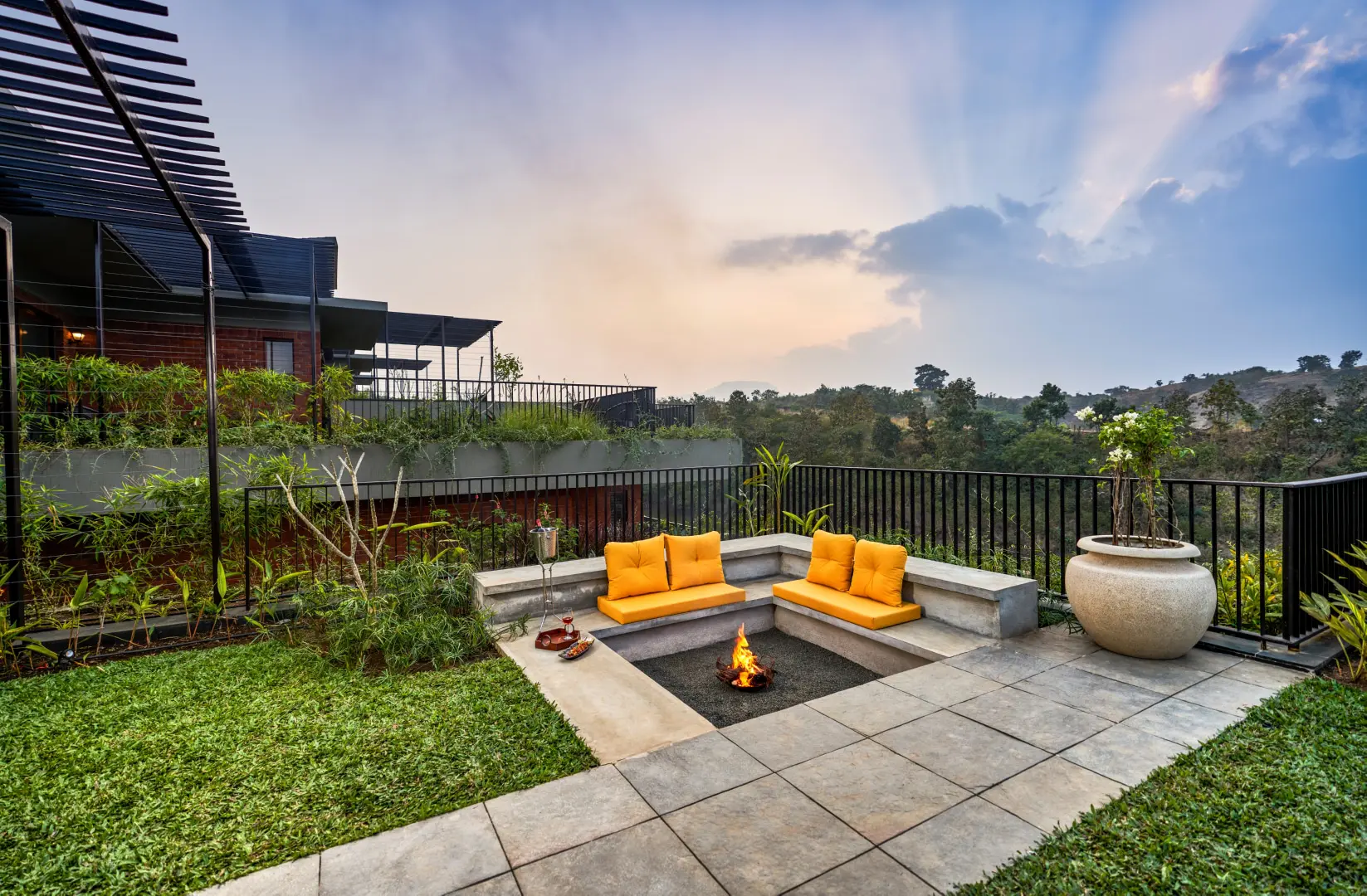 Maharaja Suite 5 - Lakeside Maharaja Suite - Grape County Eco Resort & Villas - Resort in Nashik