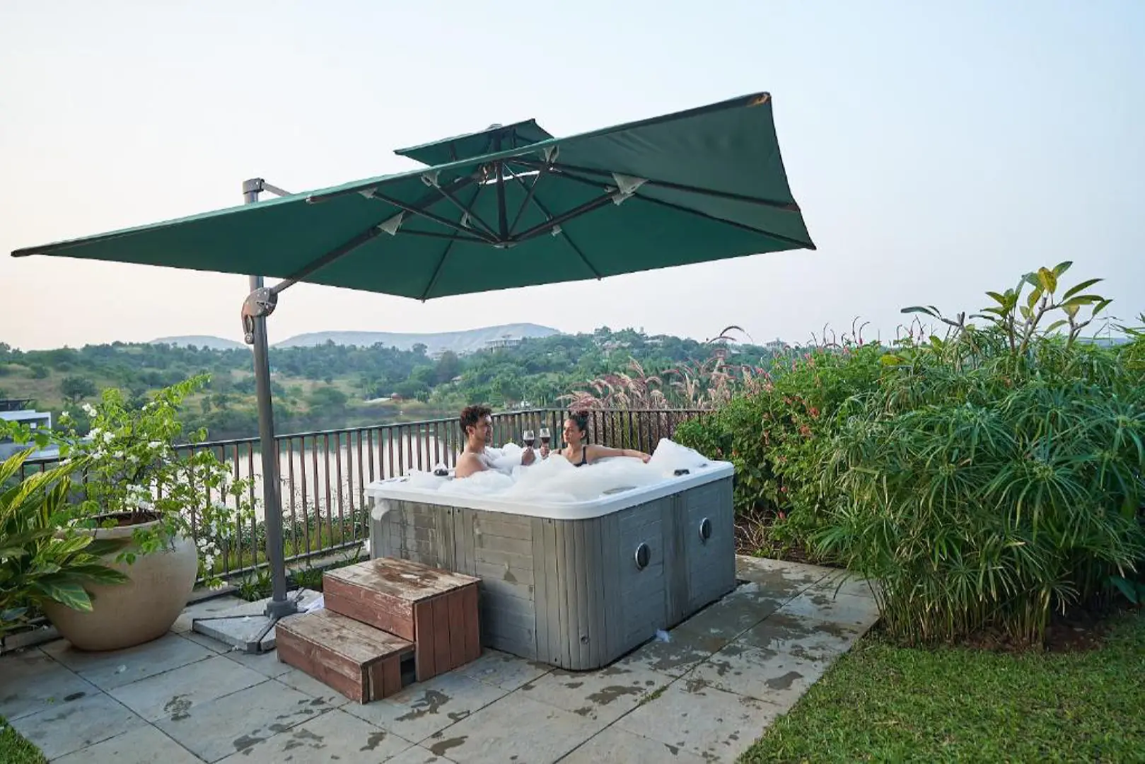 Maharaja Suite 9 - Lakeside Maharaja Suite - Grape County Eco Resort & Villas - Resort in Nashik