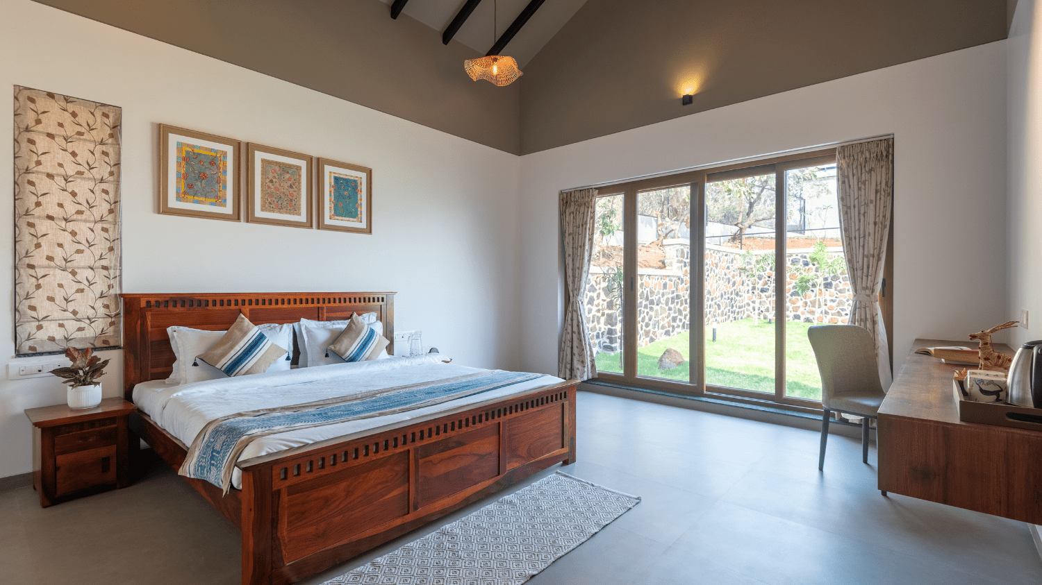 Grape County - Bandish Villa - Bedroom