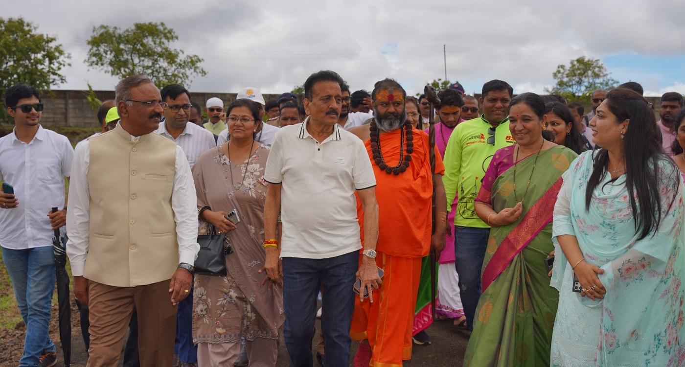 Divya Marathi – 6,000 Trees Planted on the Second Sunday of Mission Green Monsoon -  - Grape County, a lifestyle that coexists with nature